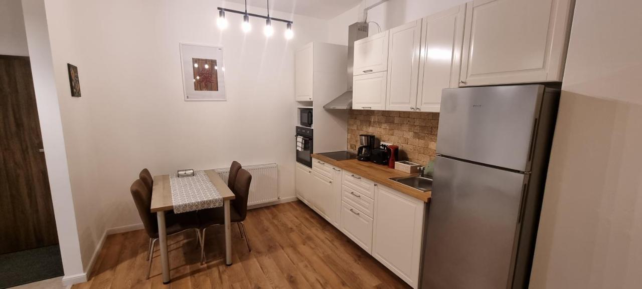 Apartament NOU cu 2 camere cu minibar si parcare GRATIS Bistriţa Exterior foto