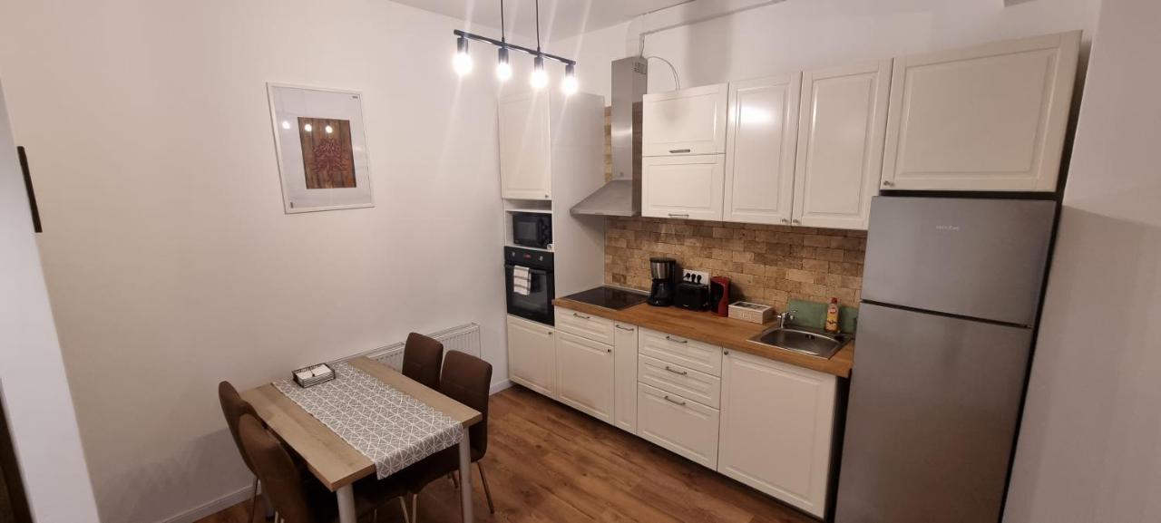 Apartament NOU cu 2 camere cu minibar si parcare GRATIS Bistriţa Exterior foto