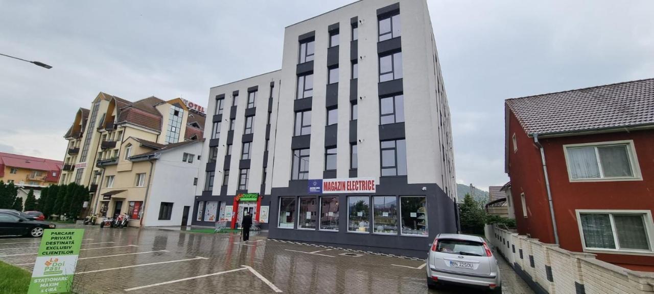 Apartament NOU cu 2 camere cu minibar si parcare GRATIS Bistriţa Exterior foto